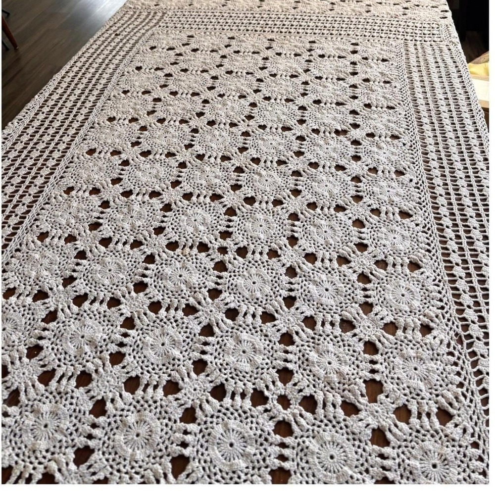 Handmade Crochet Tablecloth Floral Lace Rectangle Cream Off White Vintage